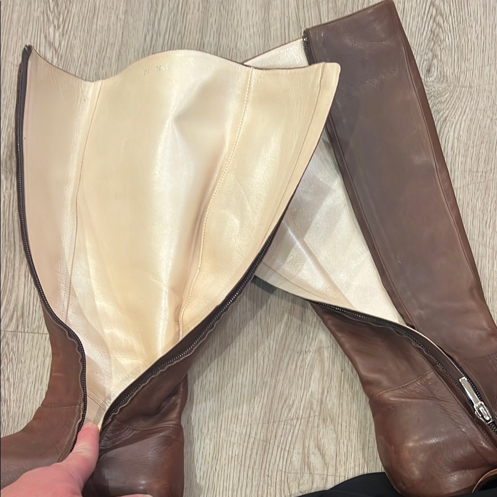 Dior Brown Heeled Boots with Classic Design - Picture 7 of 7